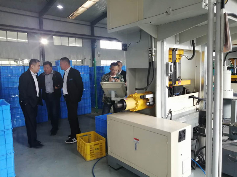 5月11日，山東金潤(rùn)德不銹鋼有限公司技術(shù)部人員到廠參觀